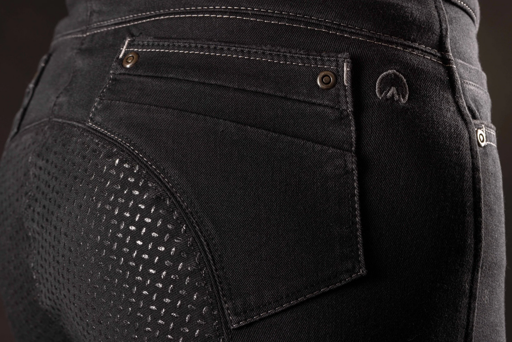 Designed with over 40 years of experience training riders at the top level in mind.